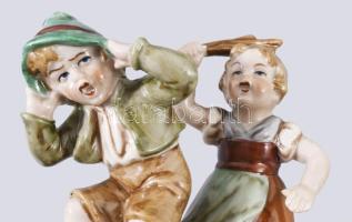 Wagner &amp; Apel Bertram fiút elnáspángoló lány. Jelzett, kézzel festett, kis pattanással, m: 1...