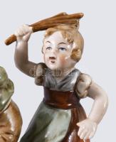 Wagner &amp; Apel Bertram fiút elnáspángoló lány. Jelzett, kézzel festett, kis pattanással, m: 1...