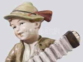 Wagner &amp; Apel Bertram nagyobb méretű harmonikázó fiú. Jelzett, kézzel festett, hibátlan, m: ...