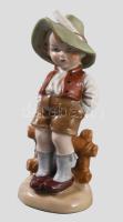 Wagner &amp; Apel Bertram nagyobb méretű zsebredugott kezű fiú. Jelzett, kézzel festett, hibátlan, m: 20 cm
