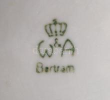 Wagner &amp; Apel Bertram nagyobb méretű kosarára mutató lány. Jelzett, kézzel festett, hibátlan...