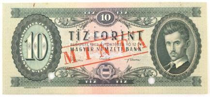 1962. 10Ft "A 051 015994" sorozat és sorszámmal illetve piros "MINTA" felülnyomással és perforációval, illetve lyukasztással T:AU folt Hungary 1962. 10 Forint with "A 051 015994" serial number and with red "MINTA" (SPECIMEN) overprint and perforation, and holes C:AU spotted Adamo F6M