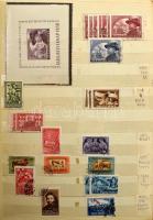 Nagy magyar rendező / több példányos készlet a Turuloktól (kevés régebbi anyag) 1986-ig sok postatisztával, teljes sorokkal, blokkokkal, jobb értékekkel, közte portó, hivatalos, néhány modern vágott, 13 db A/4 berakóban, hullámkarton ládában. Érdemes átnézni!!