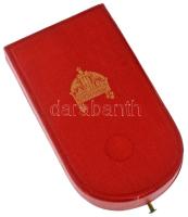 1922. "Magyar Koronás Bronzérem vörös-fehér szegélyezésű szalagon (katonai tagozat)" arany...