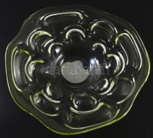 Cseh zöldszínű asztaldísz kínáló. Anyagában színezett hutaüveg, jelzés nélkül, hibátlan, d: 30 cm