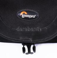 Lowepro Nova 3 AW fotós táska, belül folttal, cca 30x20 cm