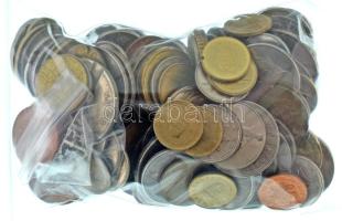 Vegyes, magyar és külföldi érmetétel mintegy ~0,5kg súlyban T:vegyes Mixed, Hungarian and foreign coin lot (~0,5kg) C:mixed