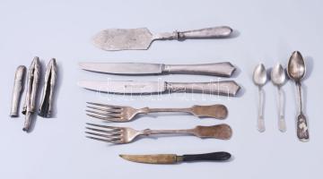 Doboznyi zömmel alpakka evőeszköz és hiányos evőeszköz, közte pár darab ezüst (Ag) nyelű késsel. Átn...