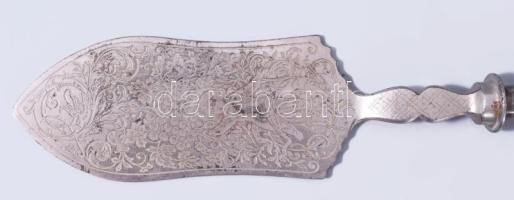 Doboznyi zömmel alpakka evőeszköz és hiányos evőeszköz, közte pár darab ezüst (Ag) nyelű késsel. Átn...