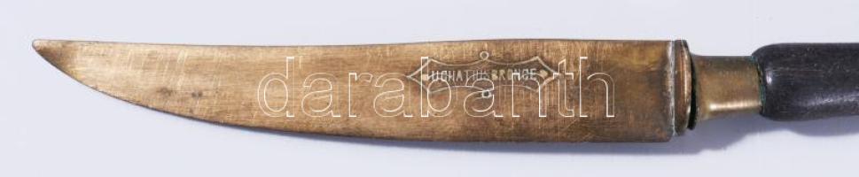 Doboznyi zömmel alpakka evőeszköz és hiányos evőeszköz, közte pár darab ezüst (Ag) nyelű késsel. Átn...