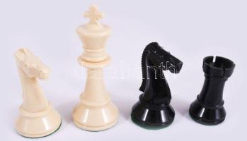 Teljes sakk figura készlet dobozában + összehajtható sakktábla