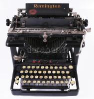 cca 1921 Remington Standard No.10 írógép. Made at Iliin, New York,, USA. Magyar billentyűzettel, illetve levélcímzéshez szükséges extra billentyűkkel, korának megfelelő állapotban, 40x30x25 cm