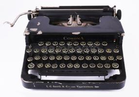 cca 1932 L.C. Smith &amp; Corona Typewriters Inc. "Corona Model S" írógép. Kopott, de összességében jó állapotban, 31x35 cm