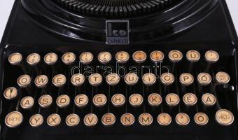 cca 1932-1940 Olivetti "Ico" olasz írógép. Designer: Riccardo Levi. Korának megfelelő álla...