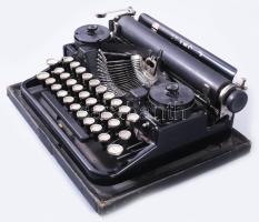 cca 1920 Underwood Standard Portable írógép, 23x30 cm