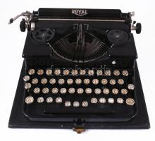 cca 1927-1935 Royal Model P írógép, magyar billentyűzettel, 31x29 cm