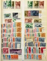 1940-1970 magyar tétel 16 lapos A4-es berakóban (dohos)