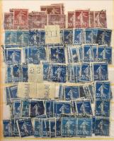 Franciaország sok példányos anyag 2 db berakóban, benne perfinek is