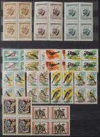 16 db A4-es és 5 db közepes berakó tele főleg modern magyar anyaggal, nagyobb része postatiszta, köz...