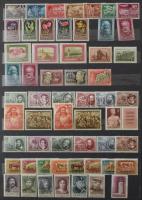 16 db A4-es és 5 db közepes berakó tele főleg modern magyar anyaggal, nagyobb része postatiszta, köz...