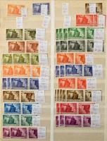 16 db A4-es és 5 db közepes berakó tele főleg modern magyar anyaggal, nagyobb része postatiszta, köz...