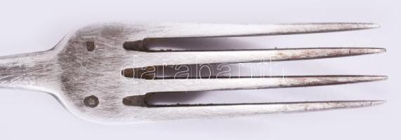 4 darab ezüst (Ag) és ezüst (Ag) nyelű evőeszköz, jelzett, bruttó 214g