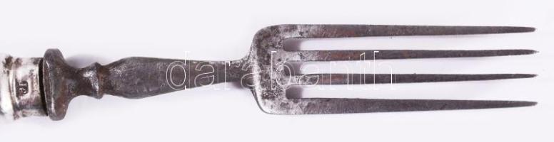 4 darab ezüst (Ag) és ezüst (Ag) nyelű evőeszköz, jelzett, bruttó 214g