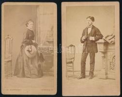 cca 1872-1875 Női és férfi műtermi portré, keményhátú fotó Rupprecht oedenburgi (Sopron) műterméből, 10,5×6,5 cm