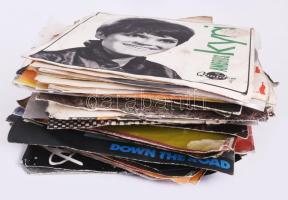 40 darab kisalakos bakelit, közte jó darabokkal, Art Garfunkel, Reo Speedwagon, Kylie and Jason, Mic...