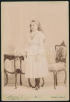 cca 1900 Kislány portréja, keményhátú fotó Lojanek János nagyváradi műterméből, 16,5×10,5 cm