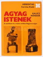 Kalicz Nándor: Agyag istenek. A neolitikum és a rézkor emlékei Magyarországon. Hereditas. Bp., 1980, Corvina. Gazdag képanyaggal illusztrált. Kiadói papírkötés.