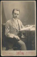 1915 Bp., Csató Károly a "Független Magyarország" munkatársa, keményhátú fotó igazolványként használva, sérült, 16,5×10,5 cm