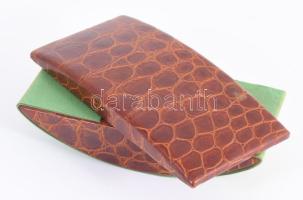 6 részes krokodilbőr asztali szett, levéltartó öröknaptárral, tolltartó, tapper, ékszeres doboz, not...