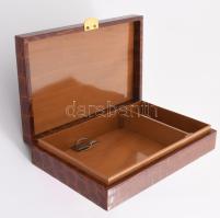 6 részes krokodilbőr asztali szett, levéltartó öröknaptárral, tolltartó, tapper, ékszeres doboz, not...