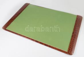 6 részes krokodilbőr asztali szett, levéltartó öröknaptárral, tolltartó, tapper, ékszeres doboz, not...