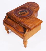 Zongora alakú fa zenedoboz, rajta Chopin portréjával, felnyitva zenél, jó állapotban, 20x15 cm