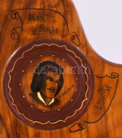 Zongora alakú fa zenedoboz, rajta Chopin portréjával, felnyitva zenél, jó állapotban, 20x15 cm