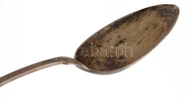 4 darab ezüst (Ag) és ezüst (Ag) nyelű evőeszköz, jelzett, bruttó 181g