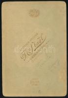 cca 1915 Családi portré, keményhátú fotó Stagl soproni műterméből, 10,5×16,5 cm