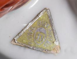 Royal Dux kutyájával világgá menő kisfiú. Jelzet,t hibátlan, m: 16 cm