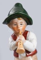Német madaraknak fuvolázó fiú porcelán figura, sorszámozott, kis kopással, m: 14,5 cm
