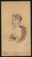 1894 Báró Eötvös Irén, Eötvös József (1798-1883) lányáról készült portré, keményhátú fotó Koller Károly budapesti műterméből, 21×11 cm