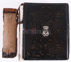 Cseh és lengyel grófi család fotóalbum 25 db korai keményhátú fotóval (Herberstein és Ptah család tagjai), széteső album, fotók: 10,5×6,5 cm