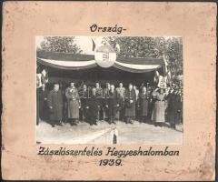1939 Országzászló-szentelés Hegyeshalomban, Horváth Róbert magyaróvári kereskedő képe, kartonra kasírozva, feliratozva, 17×23 cm