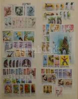 Magyar bélyegek 3 db A4 berakóban, benne sorok, összefüggések (dohos)