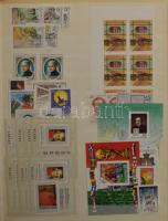 Magyar bélyegek 3 db A4 berakóban, benne sorok, összefüggések (dohos)