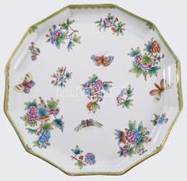 Herendi Viktória mintás tizenkét oldalú nagyméretű asztalközép kínáló. Jelzett, az aranyozáson minimális kopással, d: 37 cm