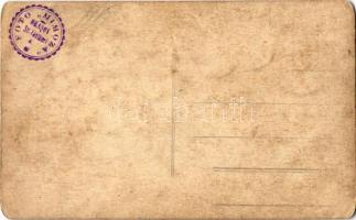 Brassó, Kronstadt, Brasov; munkások egy épület tetején (?) Foto Mimoza / workers on the roof of a bu...