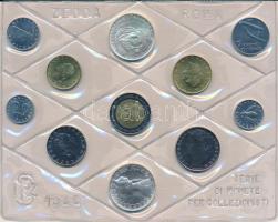 Olaszország 1986. 1L-500L (11xklf) forgalmi sor fóliatokban és műbőrtokban, tanúsítvánnyal. Benne: 1986R 500L Ag "Kolumbusz hajói", 1986R 500L Ag "Donatello születésének 600. évfordulója" T:UNC Italy 1986. 1 Lira - 500 Lire (11xdiff) coin set in foil pack and faux leather case, with certificate, including 1986R 500 Lire Ag "Columbus' Ships", 1986R 500 Lire Ag "600th Anniversary of Birth of Donatello" C:UNC