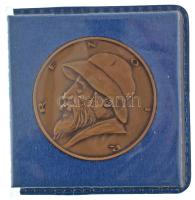Kiss Kovács Gyula (1922-1984) 1964. "Renoir - Aprés le bain" kétoldalas bronz emlékérem ÁPV tokban tájékoztató lappal (60mm) T:AU